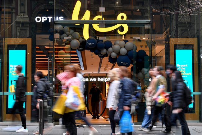 Optus shopfront in the 7NEWS breaking report; credited AAP file photograph